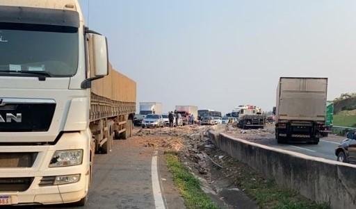 Acidente grave na BR-381, no trecho de Ribeirão Vermelho-Lavras