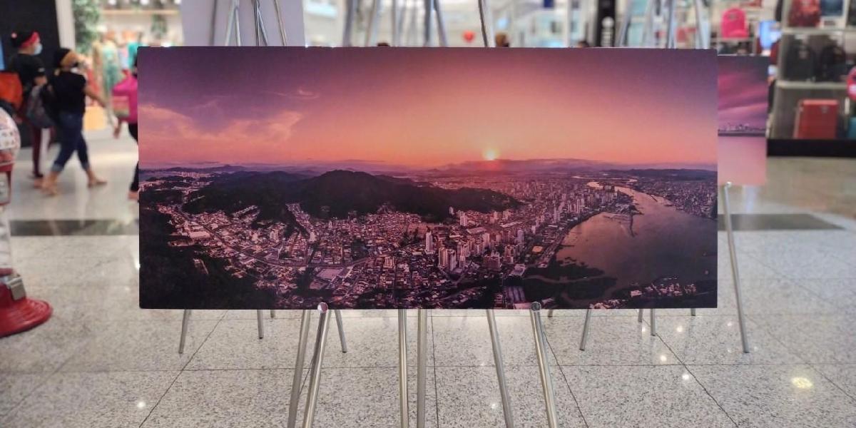 Alfabile Santana assina exposição fotográfica “Itajaí em Imagens” no Itajaí Shopping