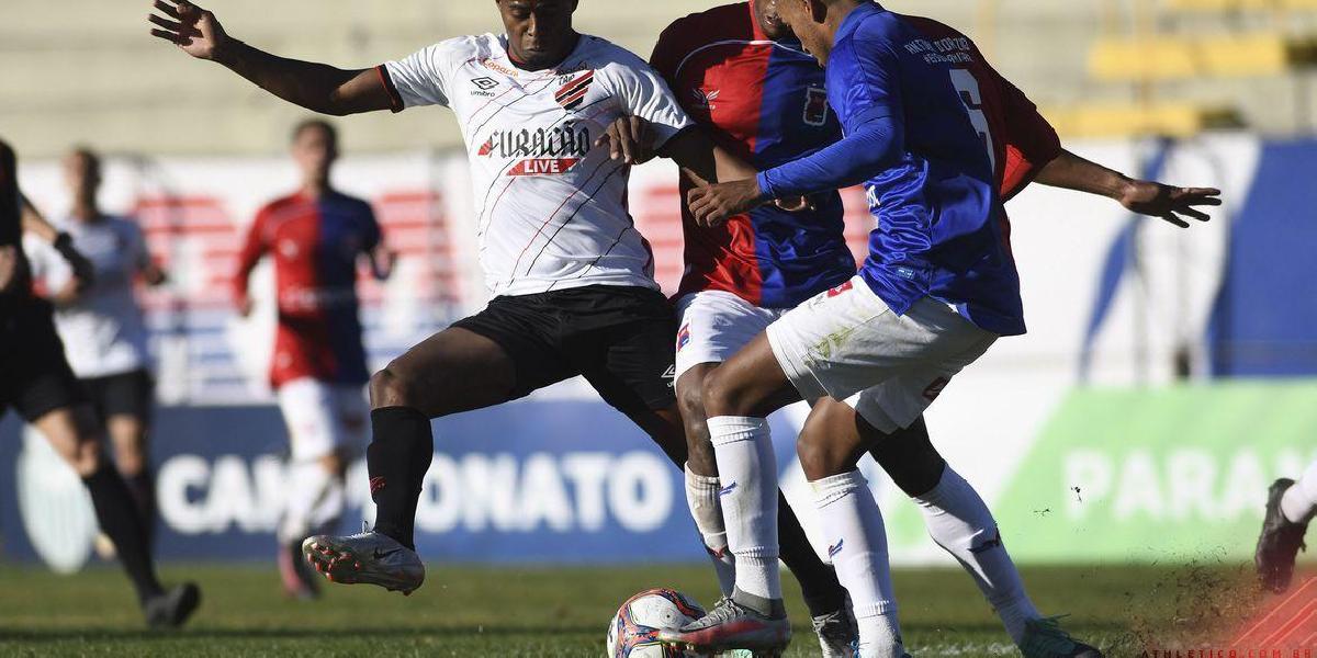 Athletico-PR sai na frente do Paraná nas quartas do Paranaense