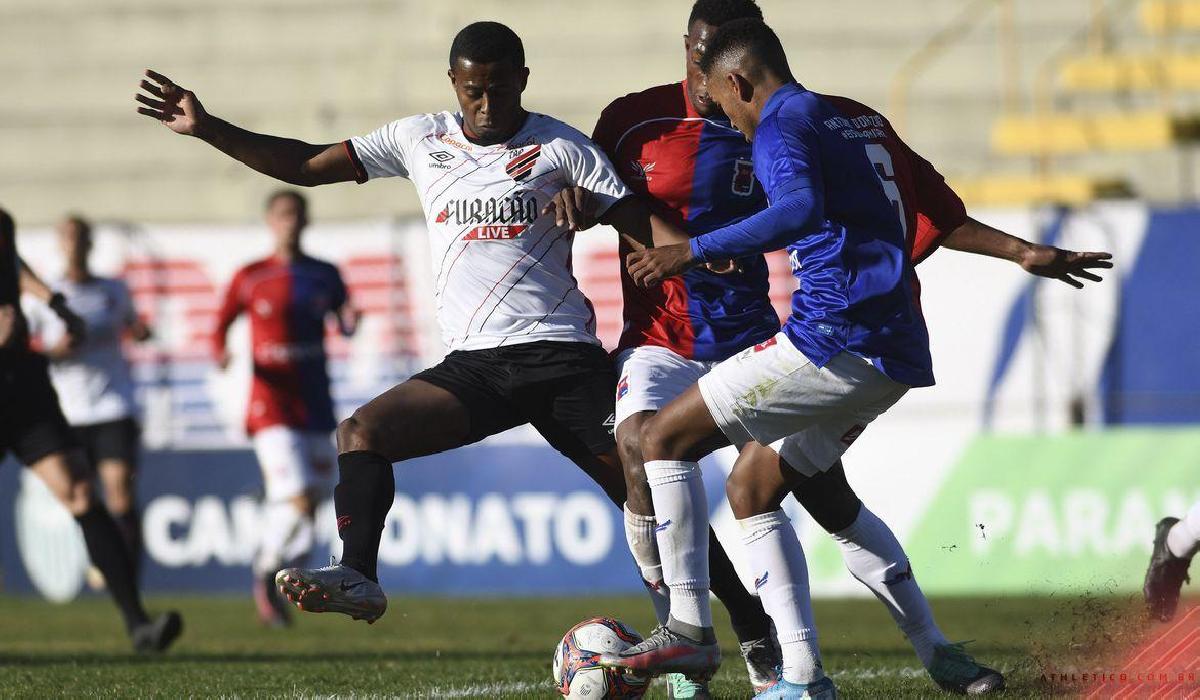 Athletico-PR sai na frente do Paraná nas quartas do Paranaense