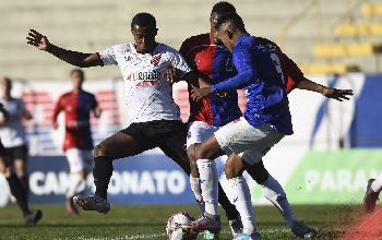 Athletico-PR sai na frente do Paraná nas quartas do Paranaense