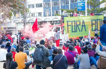 Balneário Camboriú : População toma a praça contra Bolsonaro