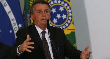 Bolsonaro passa por exames para investigar soluços