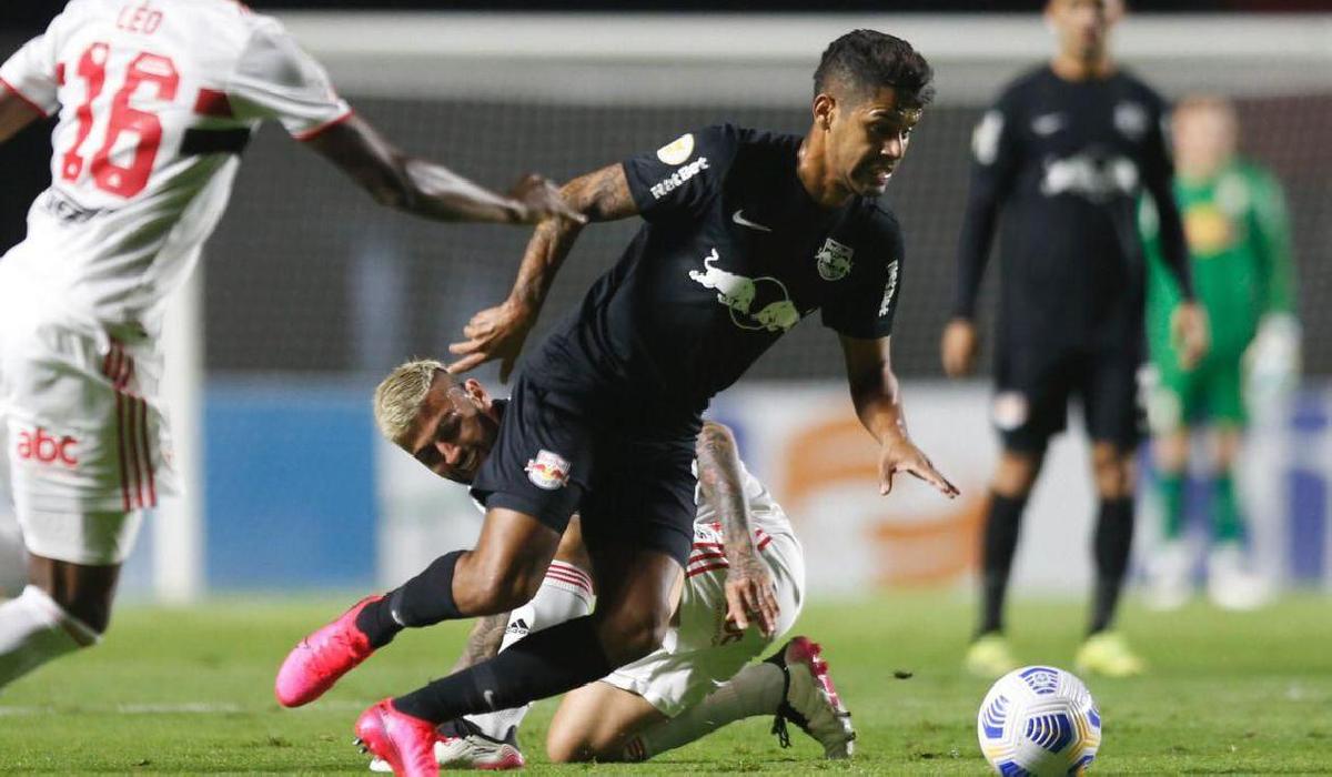 Bragantino vira contra o São Paulo e reassume a ponta do Brasileirão