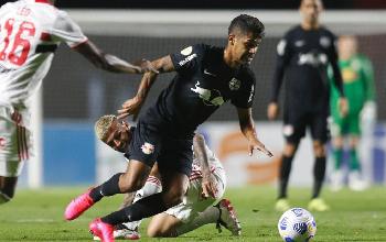 Bragantino vira contra o São Paulo e reassume a ponta do Brasileirão