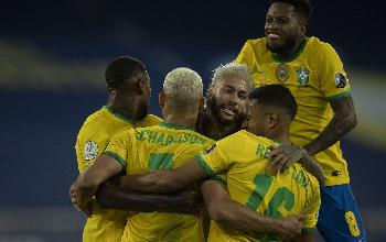 Brasil goleia seleção peruana e segue 100% na Copa América