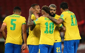 Brasil vence marcação do Equador e dispara na ponta das Eliminatórias