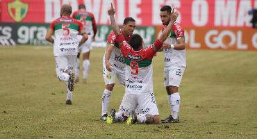 Brusque supera Ponte Preta e vence na volta à Série B após 32 anos