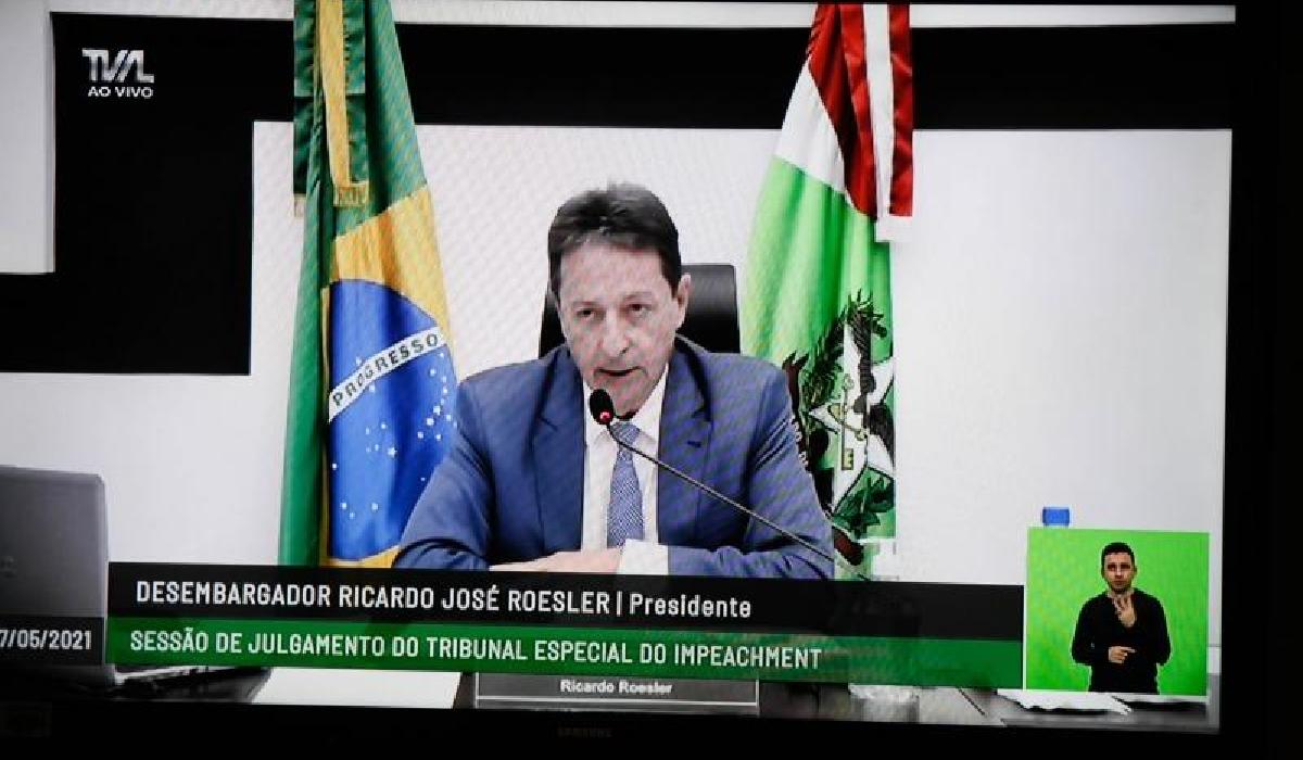 Carlos Moisés é absolvido no caso dos respiradores