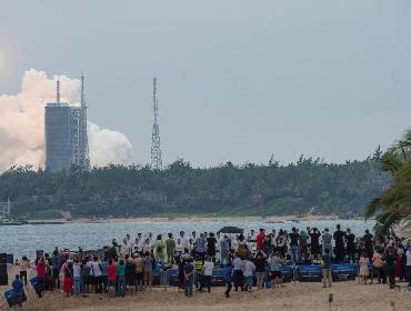 China conclui envio de nave de abastecimento para estação espacial