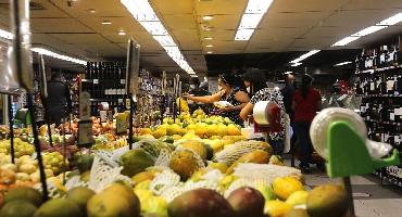 CNC aponta melhorias no mercado de trabalho e retomada no consumo