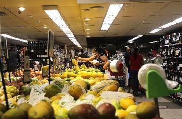 CNC aponta melhorias no mercado de trabalho e retomada no consumo