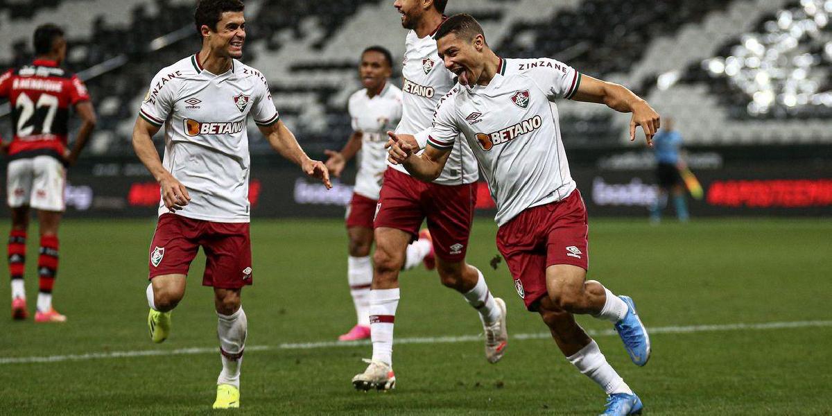 Com gol na reta final do jogo, Fluminense vence Flamengo em São Paulo