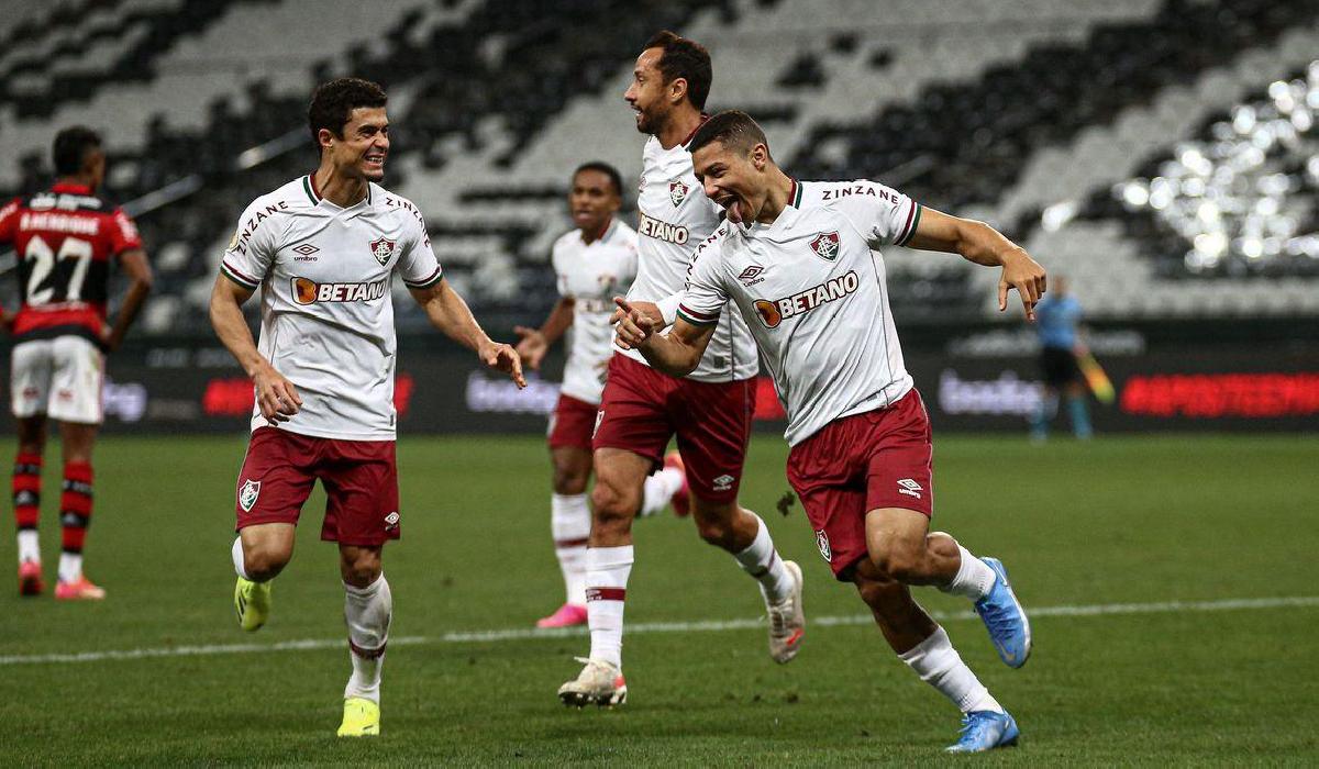 Com gol na reta final do jogo, Fluminense vence Flamengo em São Paulo