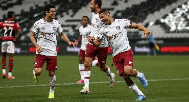 Com gol na reta final do jogo, Fluminense vence Flamengo em São Paulo