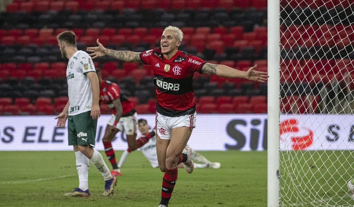 Com Pedro decisivo, Flamengo vence Palmeiras na estreia do Brasileiro