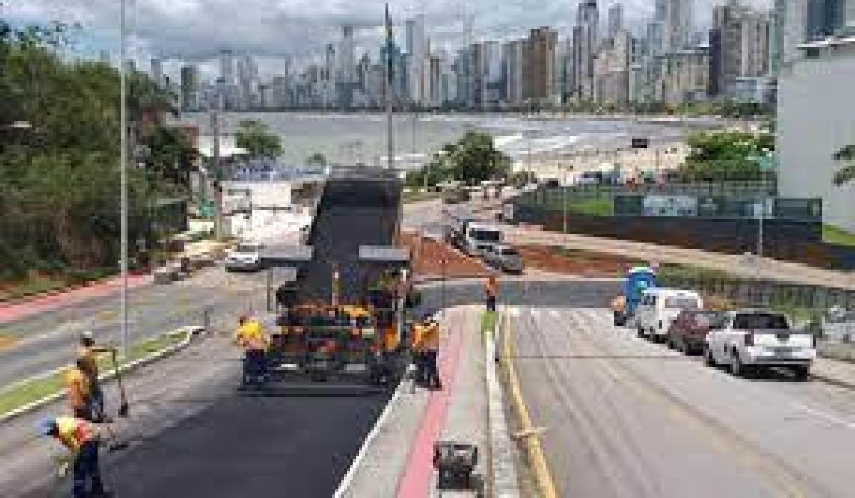 Concretagem de calçada deixa Estrada da Rainha em meia pista