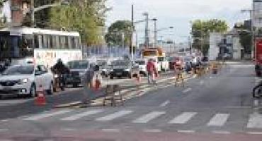 Contorno Sul recebe nova pista no cruzamento com a rua Uruguai