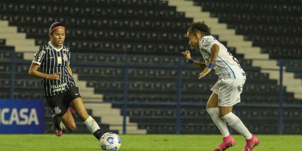 Corinthians vence Grêmio e toma liderança do Brasileiro Feminino