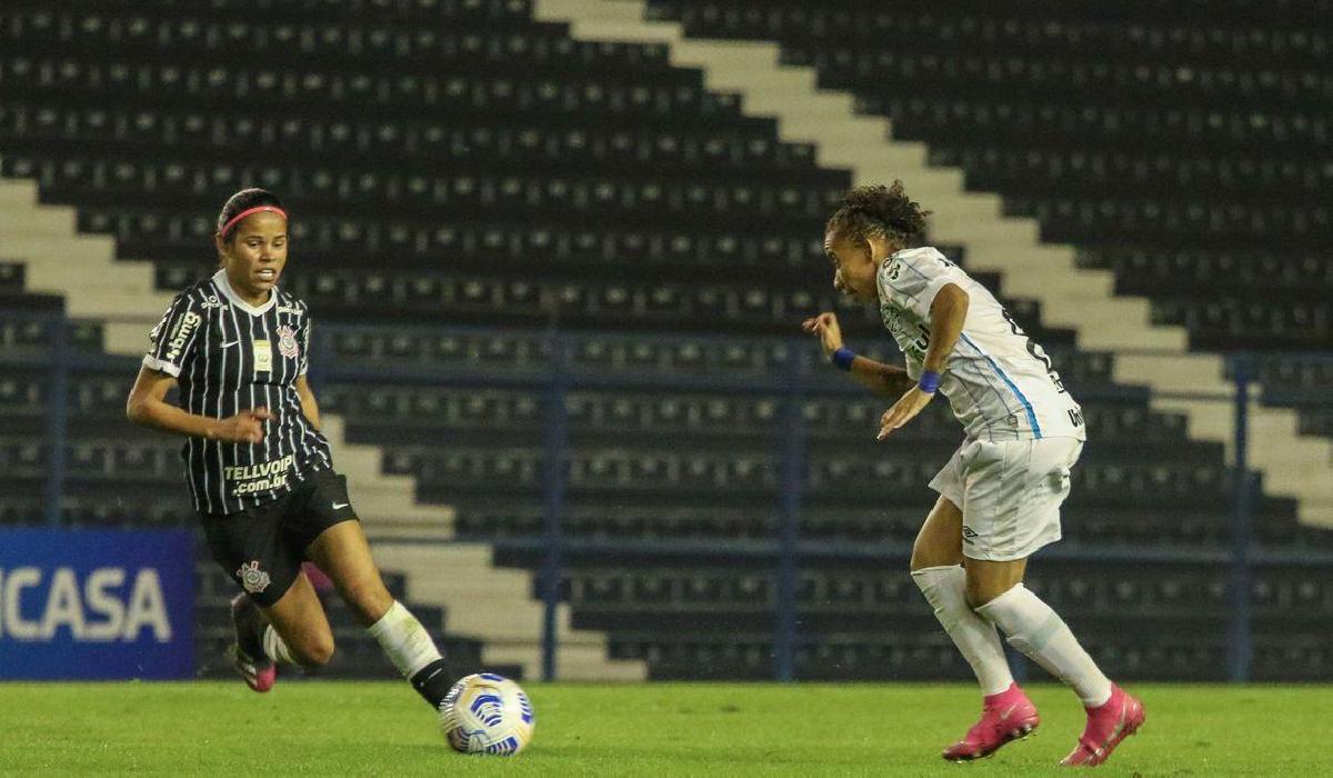 Corinthians vence Grêmio e toma liderança do Brasileiro Feminino