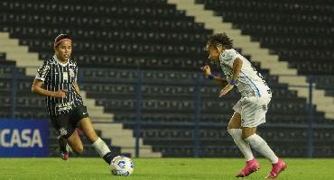 Corinthians vence Grêmio e toma liderança do Brasileiro Feminino