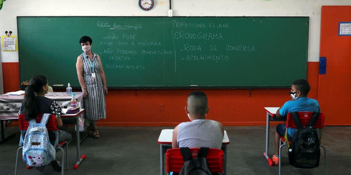 Covid-19: escolas reiniciam ensino presencial em nove estados