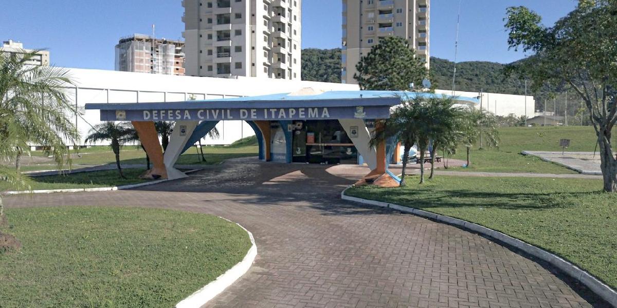 Defesa Civil realiza cadastro de pessoas atingidas pelo ciclone em Itapema