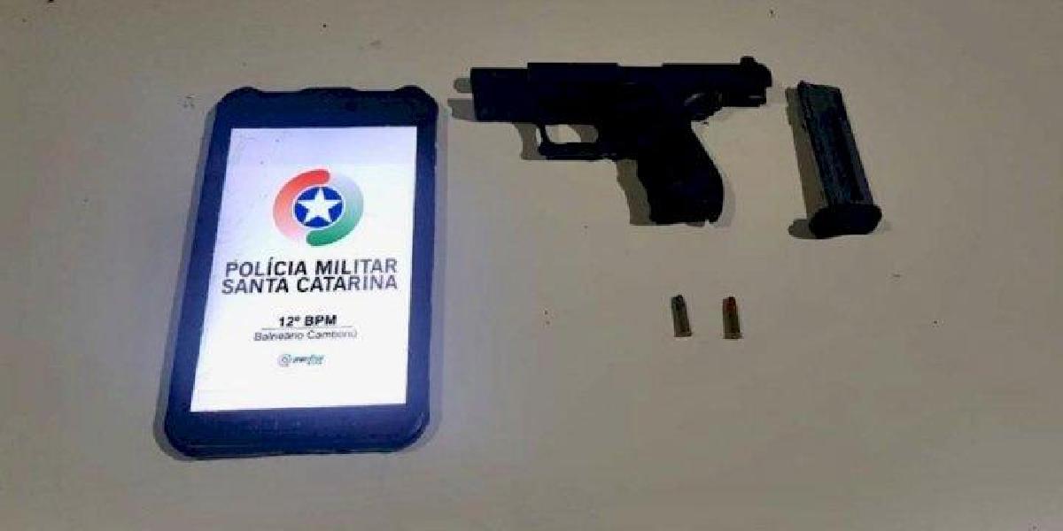 Duas pessoas são presas por porte ilegal de arma de fogo