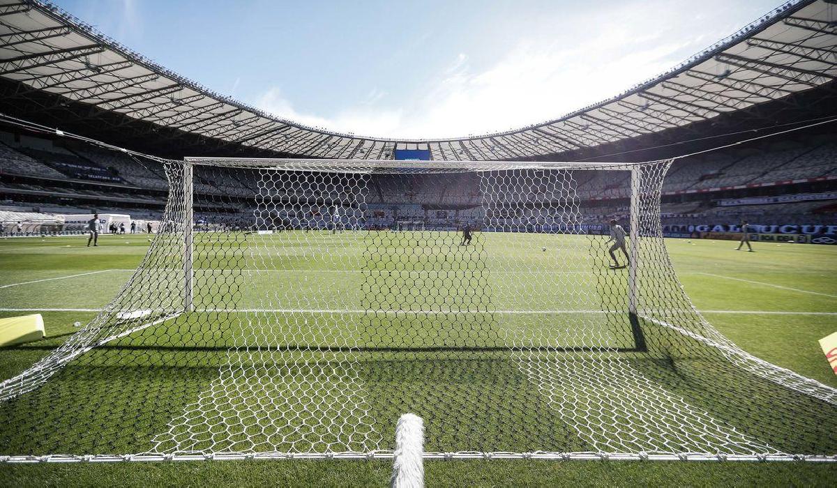 Duelo dos Atléticos: Galo e Dragão jogam nesta quinta de olho no G4