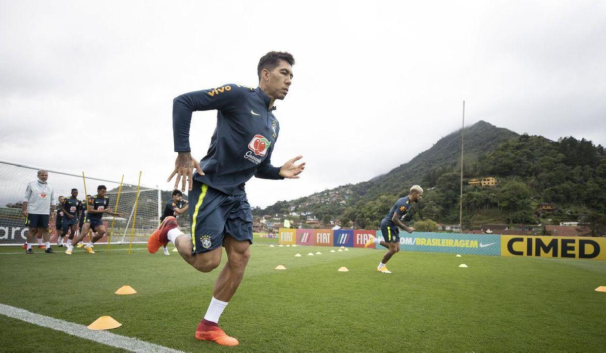 Eliminatórias: seleção faz último treino antes de viagem para o RS