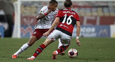 Em momentos opostos, Flamengo e Fluminense se enfrentam hoje