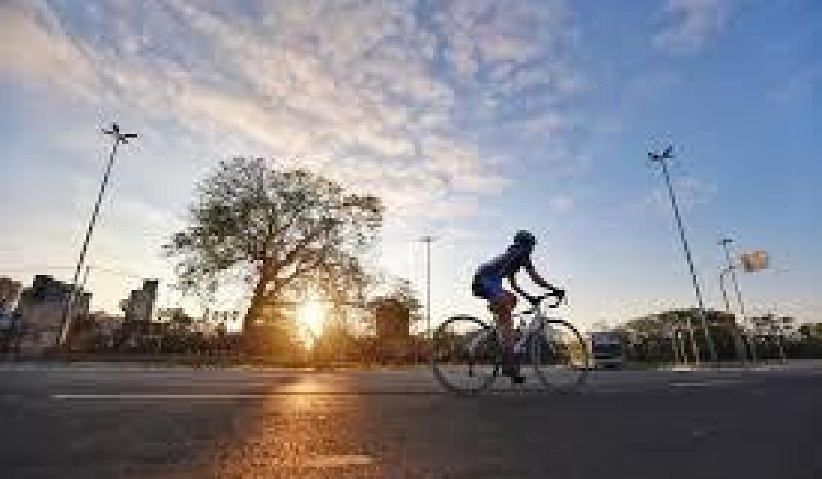 Feriadão com sol entre nuvens e temperatura amena