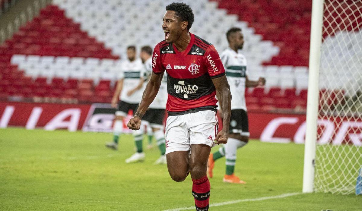 Flamengo vence Coritiba e está nas oitavas da Copa do Brasil