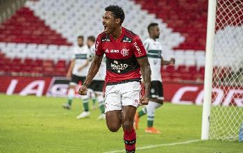 Flamengo vence Coritiba e está nas oitavas da Copa do Brasil