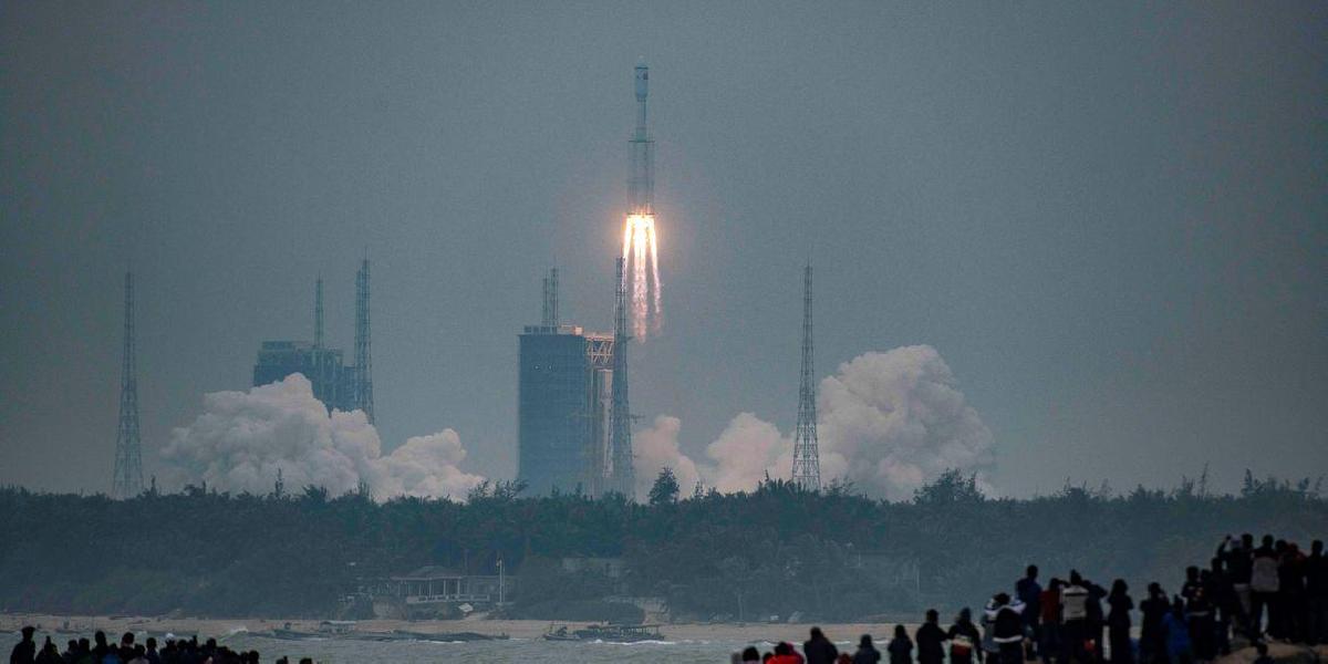 Foguete chinês descontrolado deve entrar na atmosfera no fim de semana