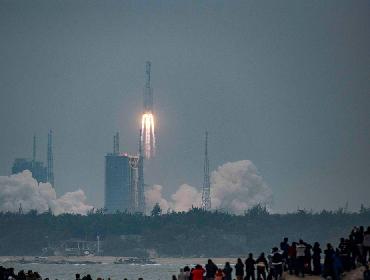 Foguete chinês descontrolado deve entrar na atmosfera no fim de semana