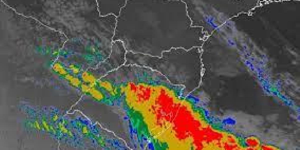 Frente fria em deslocamento sobre SC, provocando chuva.