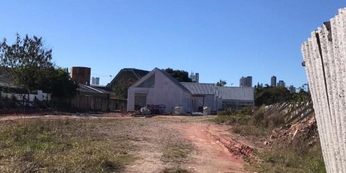 Gotardo constata novo atraso na obra da Casa da Criança e do Adolescente