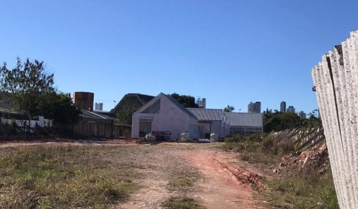 Gotardo constata novo atraso na obra da Casa da Criança e do Adolescente