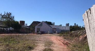 Gotardo constata novo atraso na obra da Casa da Criança e do Adolescente