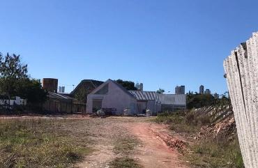 Gotardo constata novo atraso na obra da Casa da Criança e do Adolescente