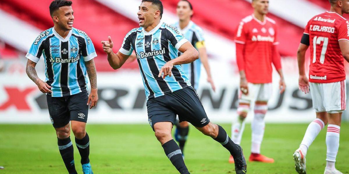 Grêmio vira sobre Internacional e fica a um empate do tetra gaúcho