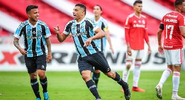 Grêmio vira sobre Internacional e fica a um empate do tetra gaúcho