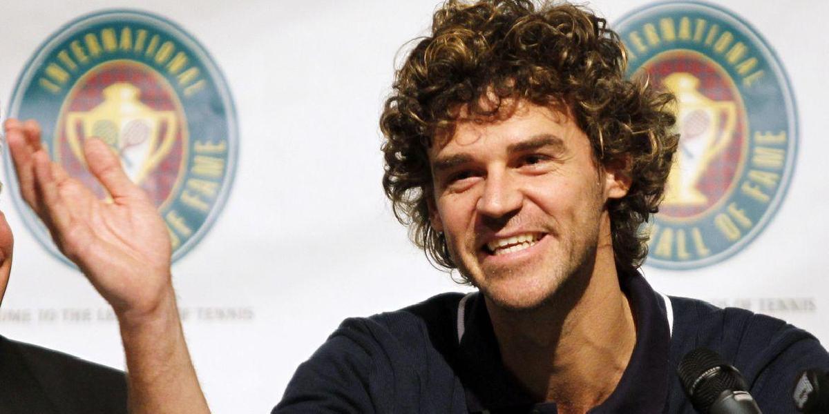 Há 20 anos, Gustavo Kuerten se tornava tricampeão de Roland Garros