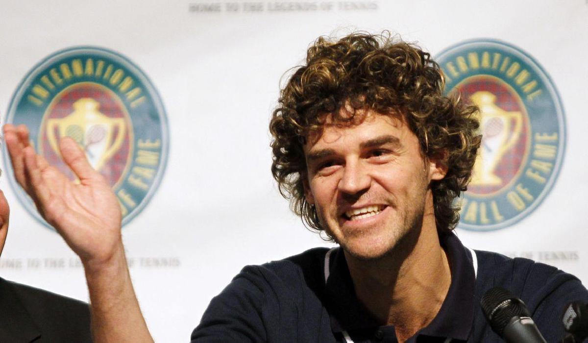 Há 20 anos, Gustavo Kuerten se tornava tricampeão de Roland Garros