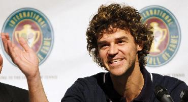 Há 20 anos, Gustavo Kuerten se tornava tricampeão de Roland Garros