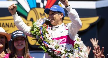 Helio Castroneves vence 500 milhas de Indianápolis pela quarta vez