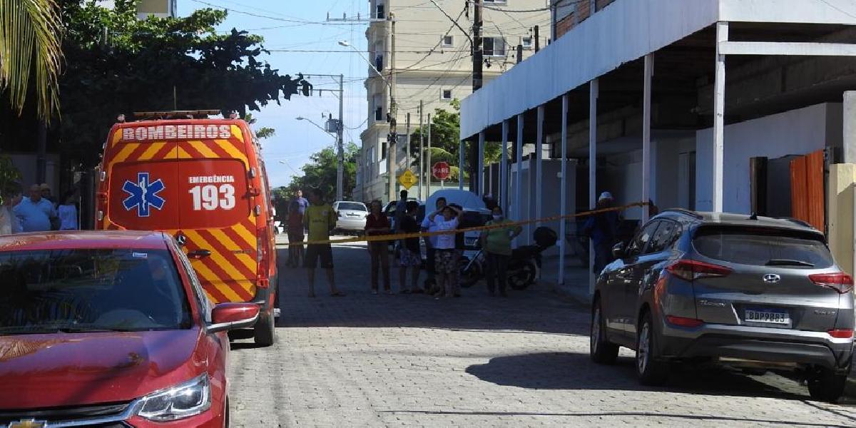 Homem armado com faca ameaça se jogar de prédio