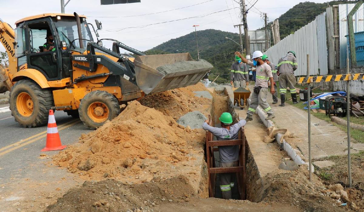 Inicia obra de implantação da rede coletora de esgoto no Estaleiro e Estaleirinho