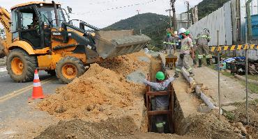 Inicia obra de implantação da rede coletora de esgoto no Estaleiro e Estaleirinho